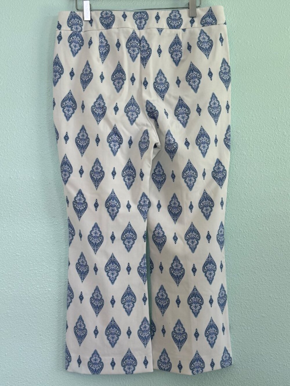 Chico's LightWeight Juliet Kick Flare Pants Size 1.5‎ or 10 - Picture 7 of 11